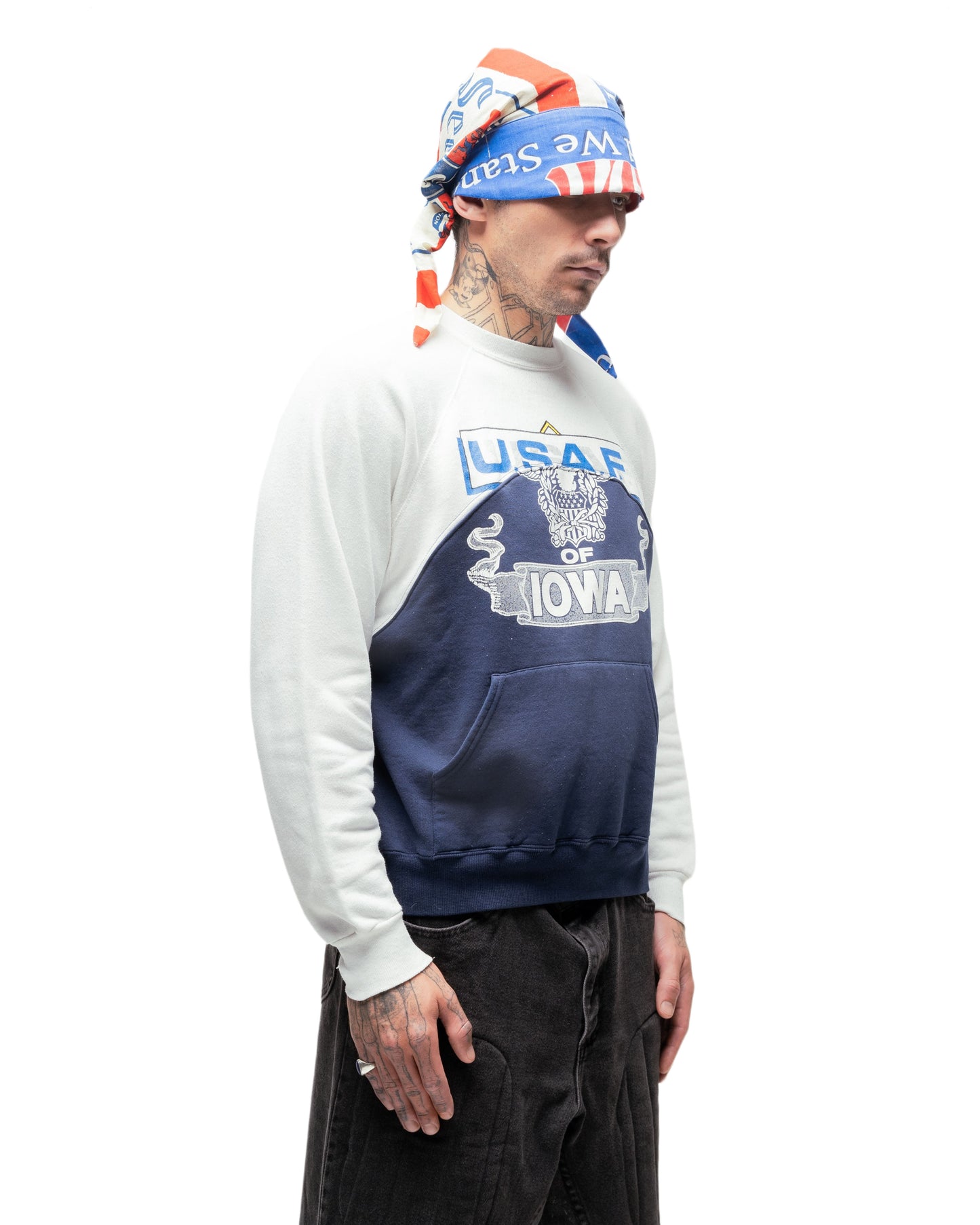 054 WAVE CREWNECK