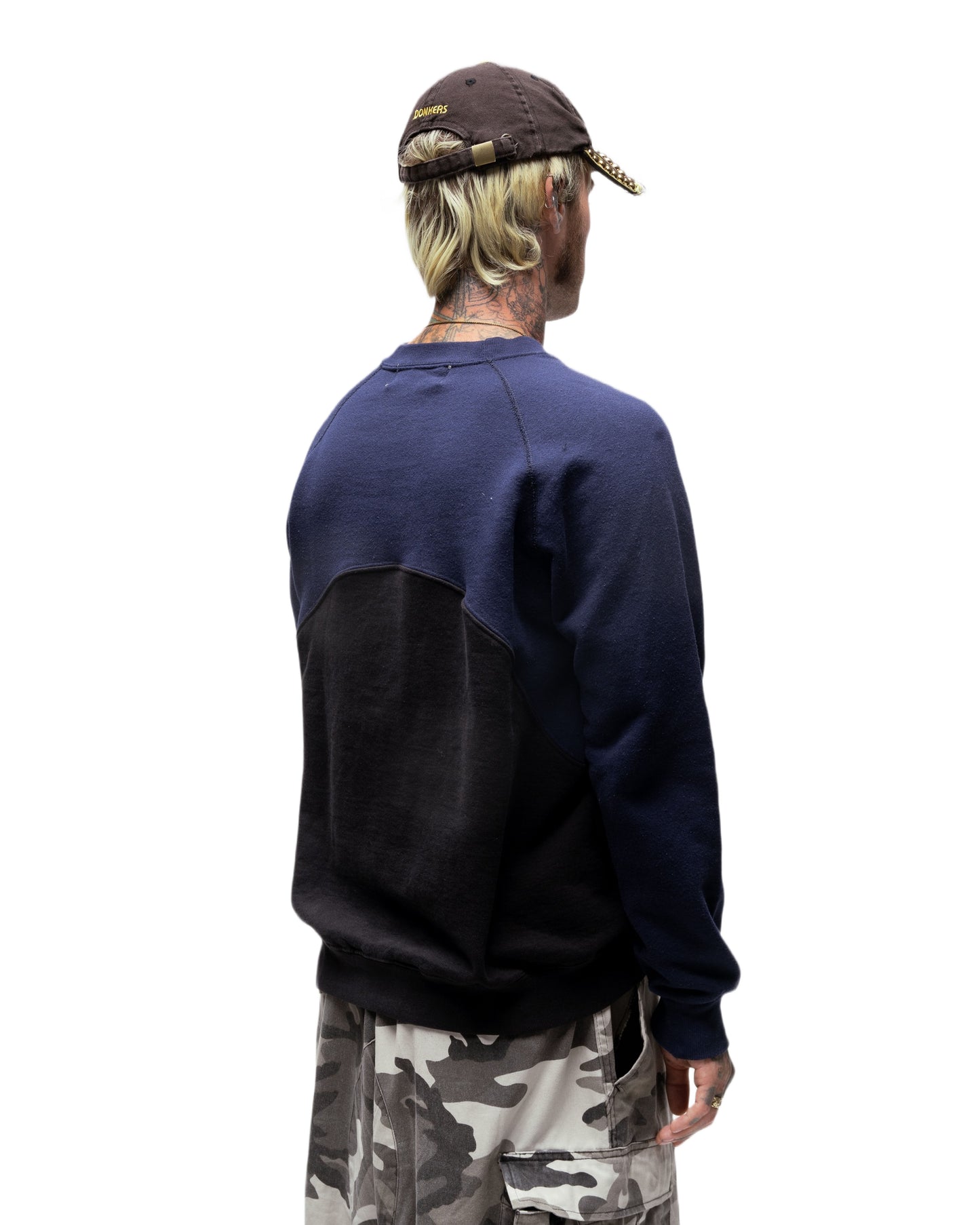 111 WAVE CREWNECK