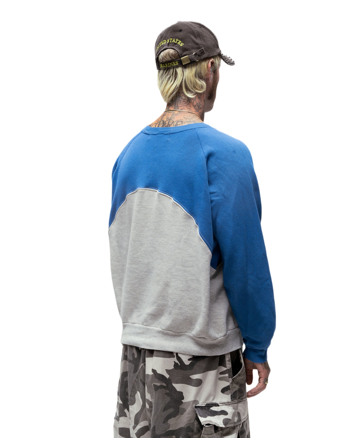 047 WAVE CREWNECK