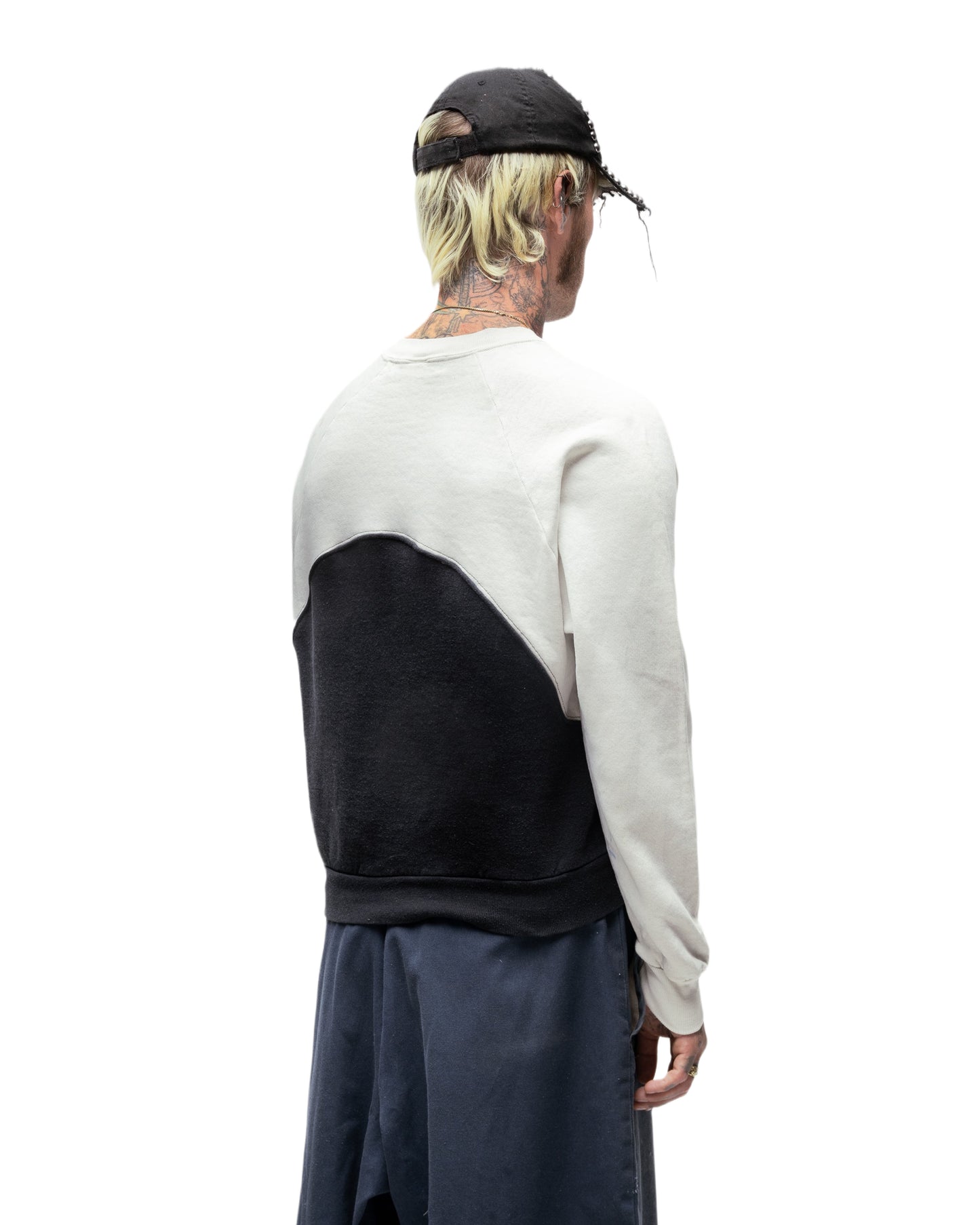 076 WAVE CREWNECK