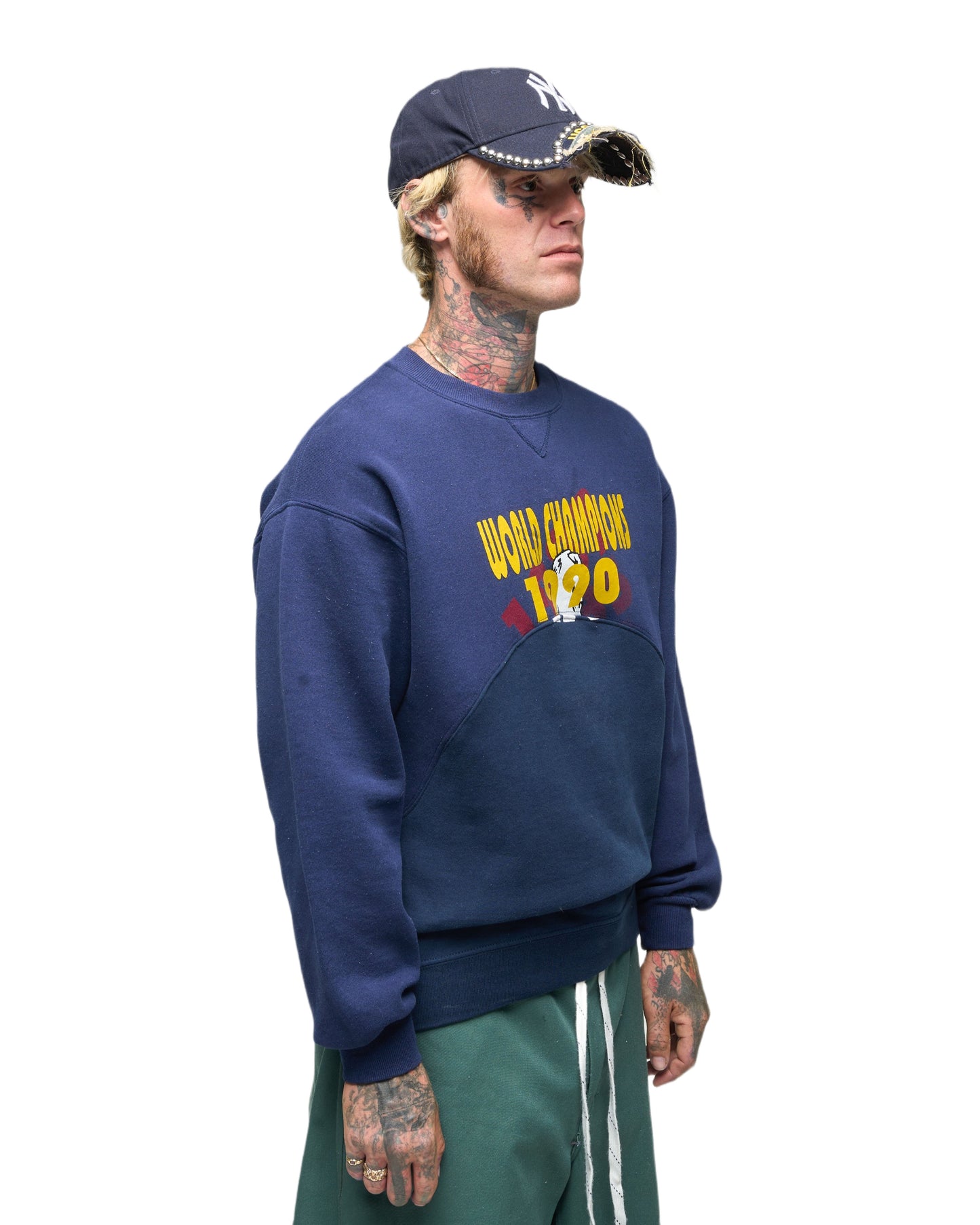 066 WAVE CREWNECK