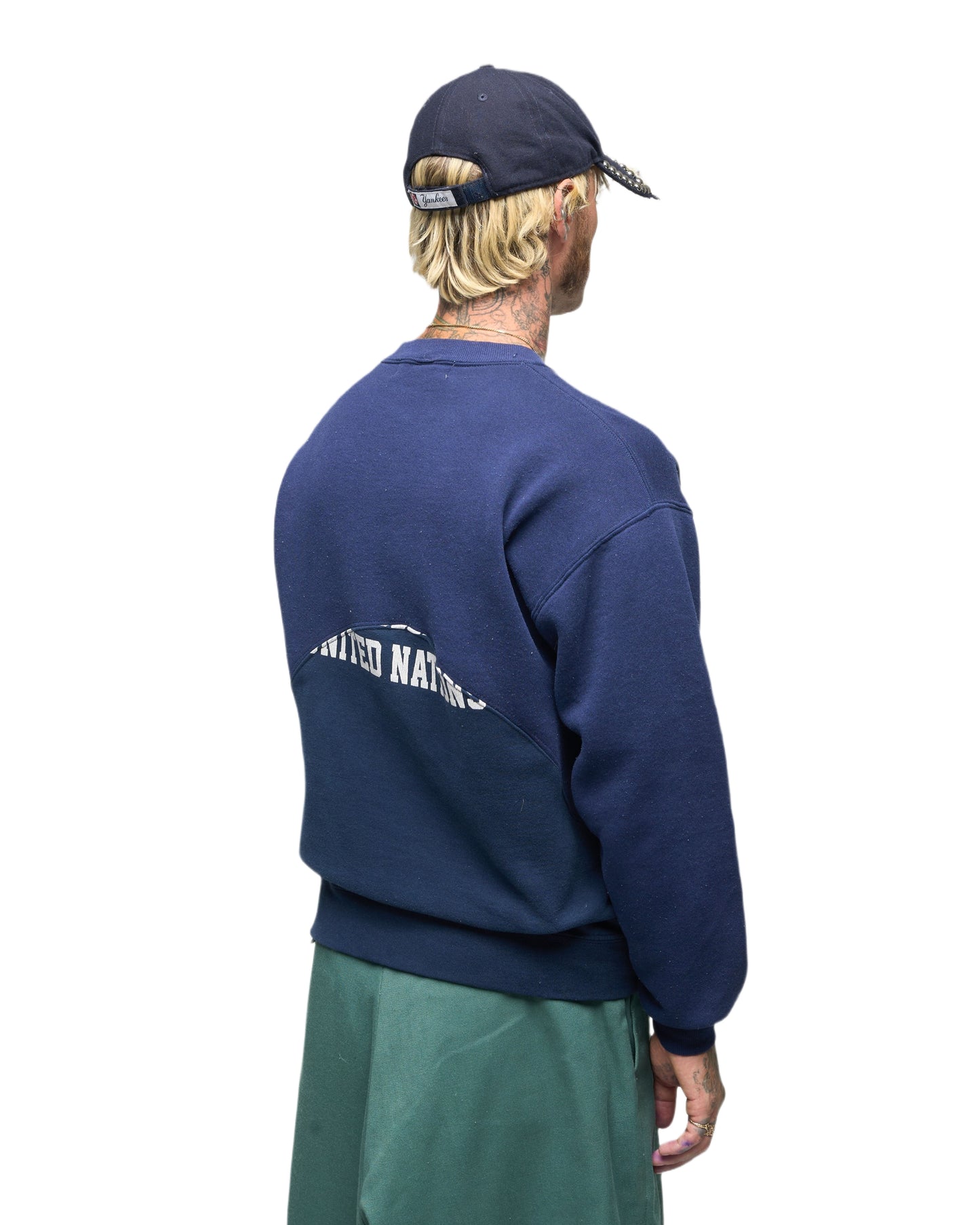 066 WAVE CREWNECK